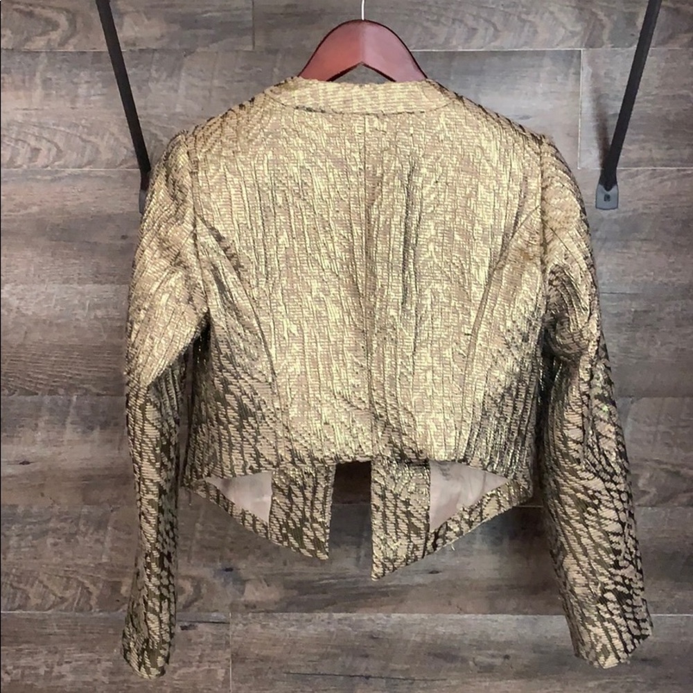 Blazer - Picture 3 of 3